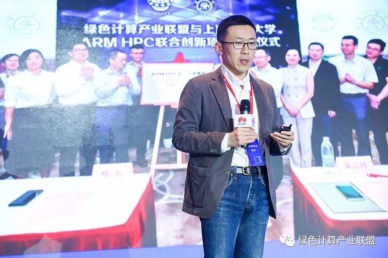 中心员工在智能计算杭州峰会宣讲ARM平台上的应用移植工作
